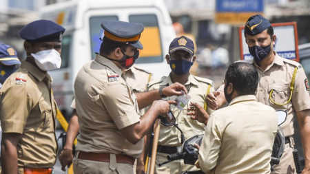 indian-police-raid.jpeg