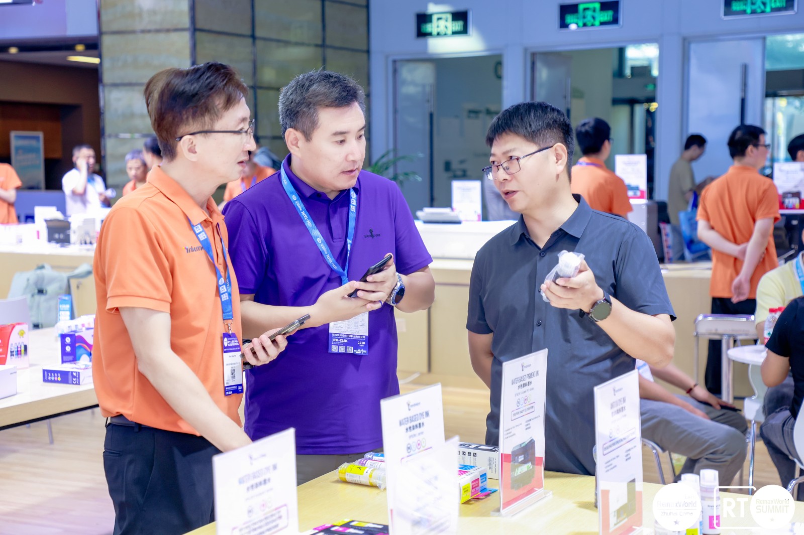 洽谈合影 (7).jpg