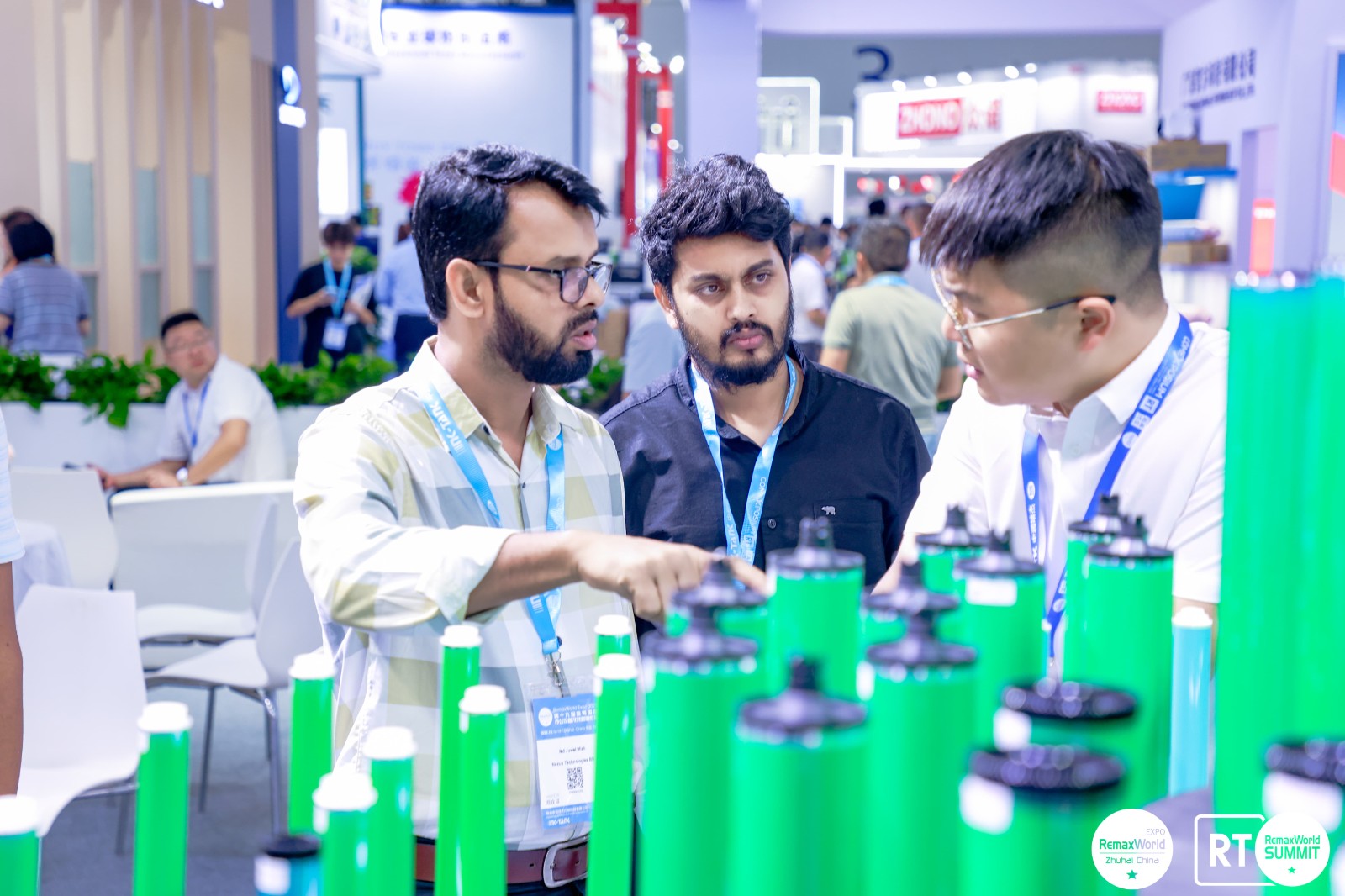 洽谈合影 (4).jpg