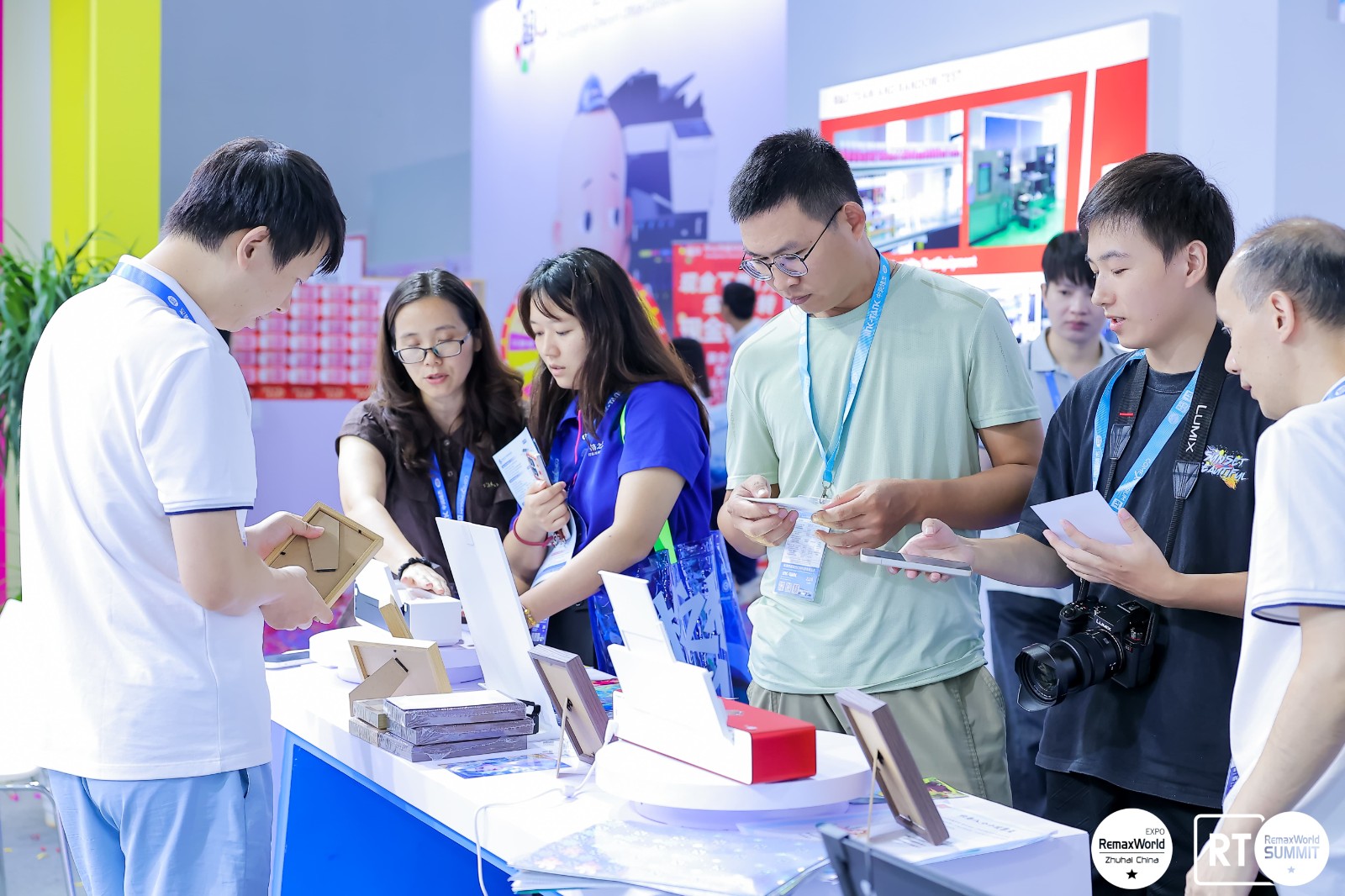 洽谈合影 (5).jpg