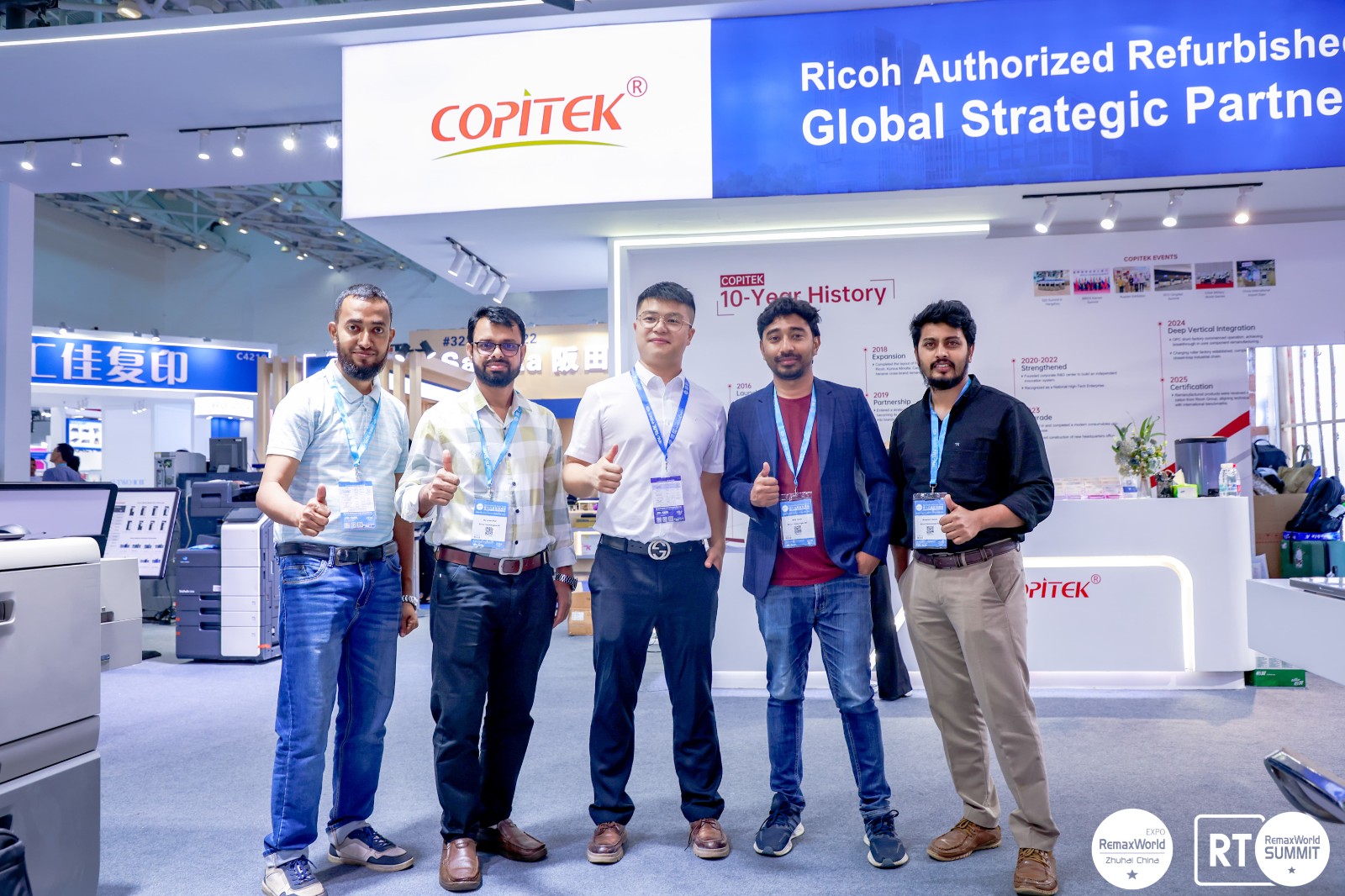 洽谈合影 (10).jpg