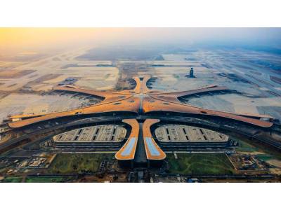 北京大兴国际机场临空经济区与6家企业签署战略合作协议，共享发展新机遇