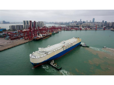 海南自贸区首艘汽车外贸船安全靠泊海口港