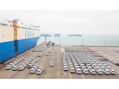 海南自贸区挂靠首艘进口整车滚装船